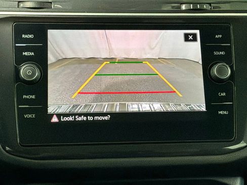 Used 2024 Volkswagen Tiguan SE w/ Panoramic Sunroof Package AWD/4WD image 16