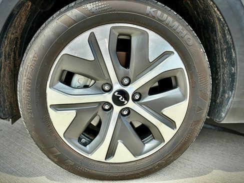 Used 2022 Kia Niro EX Premium FWD image 17