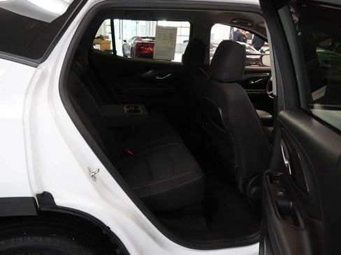 Used 2024 GMC Terrain SLE FWD image 24
