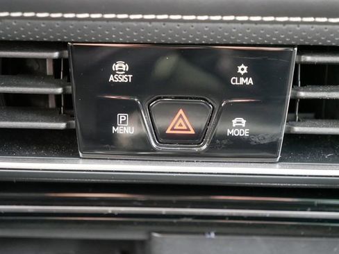 Certified 2025 Volkswagen Atlas SE w/ Panoramic Sunroof Package AWD/4WD image 30