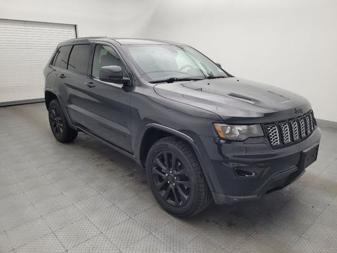 Used 2017 Jeep Grand Cherokee Altitude AWD/4WD image 13