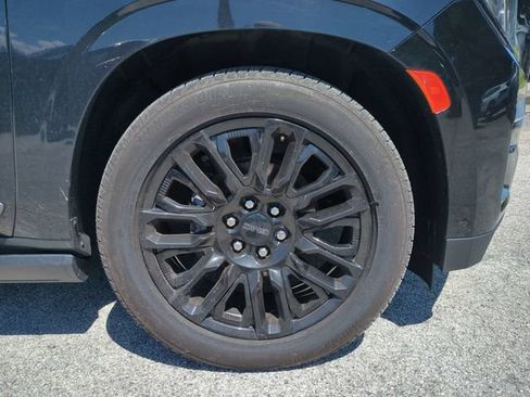 Used 2023 GMC Yukon Denali Ultimate w/ LPO, Floor Liner Package AWD/4WD image 11