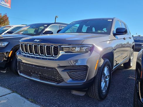 New 2025 Jeep Grand Cherokee Laredo X image 3