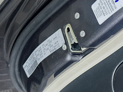 Used 2018 Chrysler Pacifica Touring-L Plus image 12