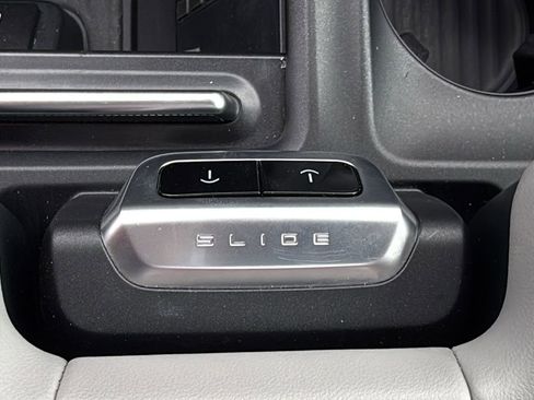 Used 2025 Ford Expedition Active image 22