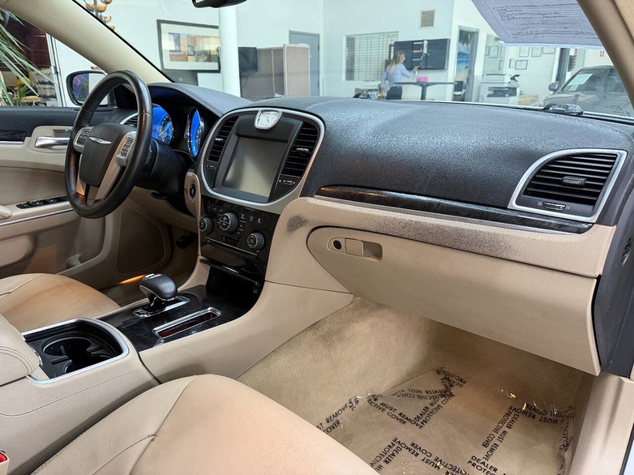 Used 2014 Chrysler 300 w/ Driver Convenience Group RWD image 18