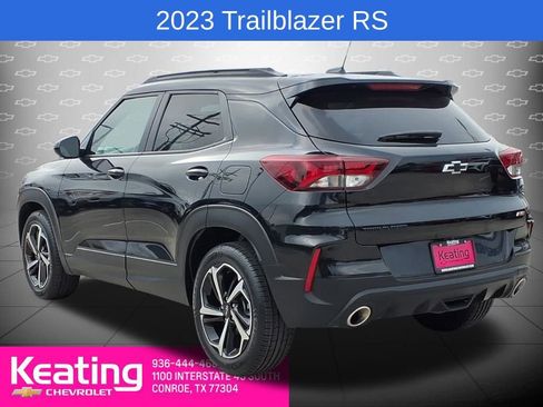Used 2023 Chevrolet TrailBlazer RS FWD image 2