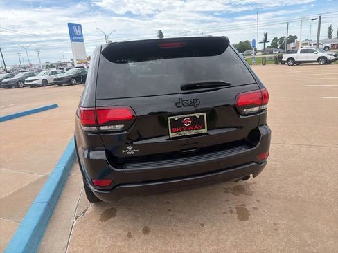 Used 2020 Jeep Grand Cherokee Altitude RWD image 10