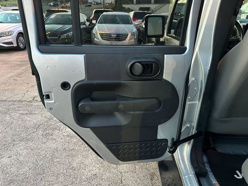 Used 2007 Jeep Wrangler Unlimited X RWD image 24