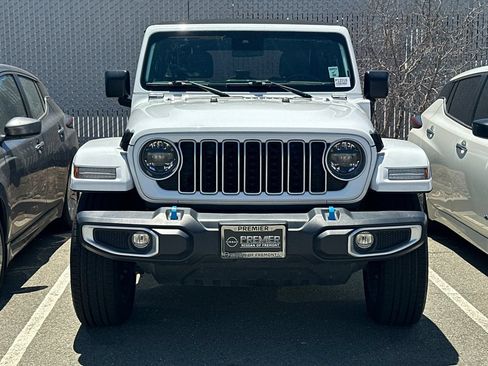 Used 2024 Jeep Wrangler Unlimited Sahara AWD/4WD image 3