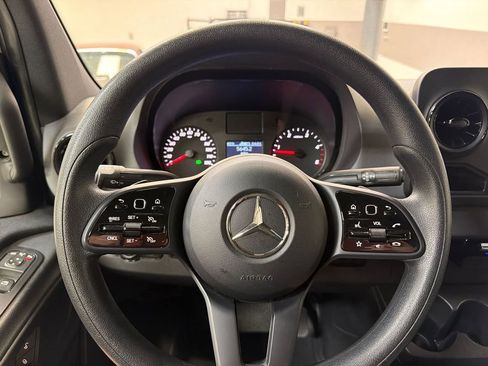 Used 2020 Mercedes-Benz Sprinter 2500 image 22
