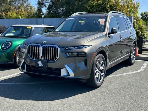 Used 2023 BMW X7 xDrive40i AWD/4WD image 2