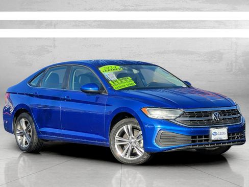 Used 2024 Volkswagen Jetta SE image 2