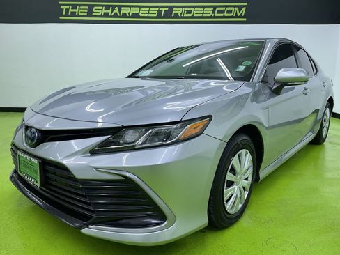 Used 2022 Toyota Camry LE image 5