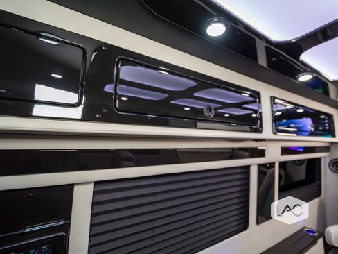 Used 2024 Mercedes-Benz Sprinter 3500 image 9
