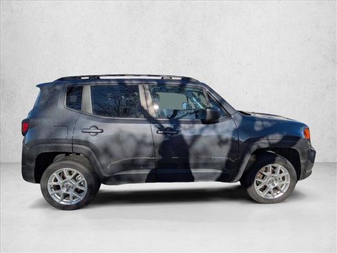 Used 2023 Jeep Renegade Latitude w/ Premium Group AWD/4WD image 4