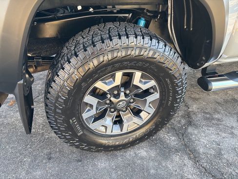 Used 2021 Toyota Tacoma TRD Off-Road w/ Technology Package image 9