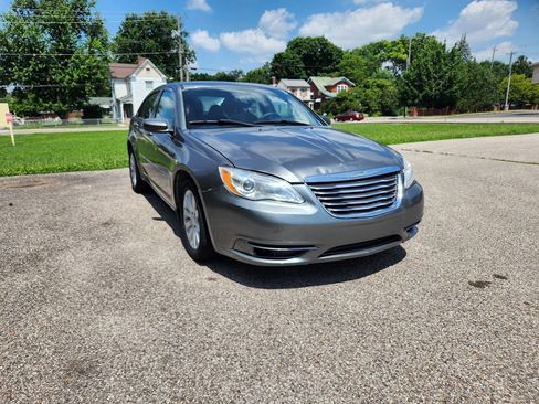 Used 2012 Chrysler 200 Touring FWD image 11