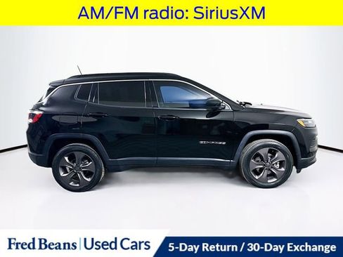 Used 2022 Jeep Compass Latitude image 10