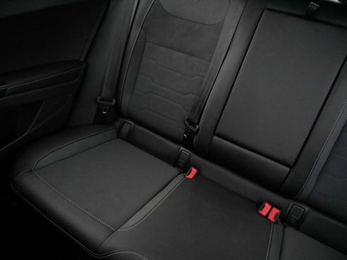 Certified 2025 Volkswagen Taos SE AWD/4WD image 12