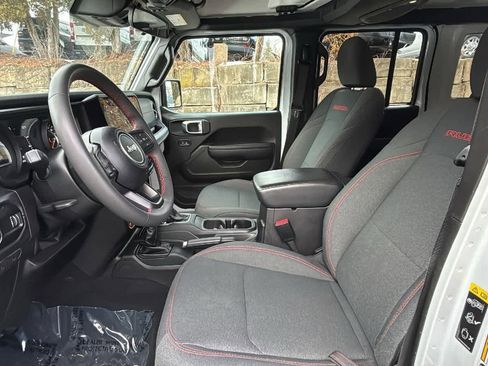 Used 2025 Jeep Wrangler Unlimited Rubicon image 21