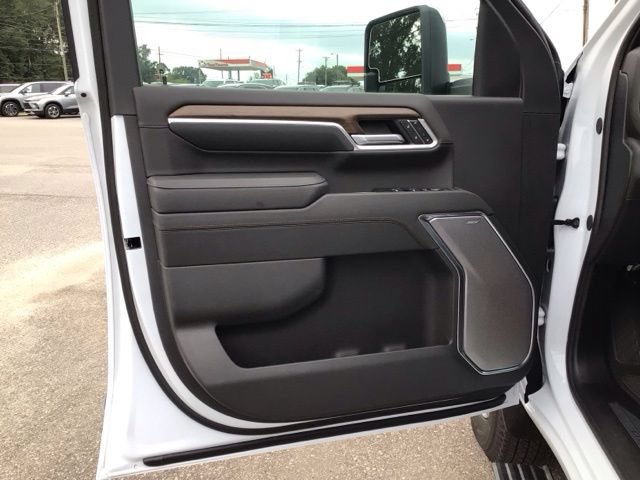 Used 2026 Chevrolet Silverado 3500 High Country w/ Technology Package AWD/4WD image 8