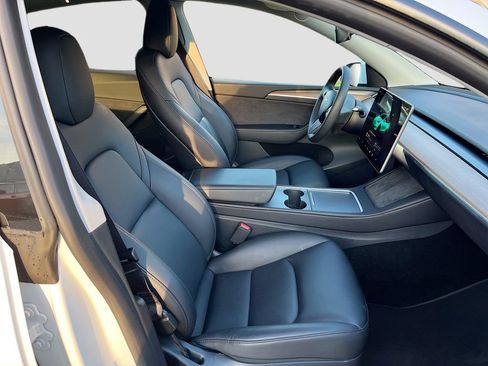 Used 2025 Tesla Model Y Long Range image 30