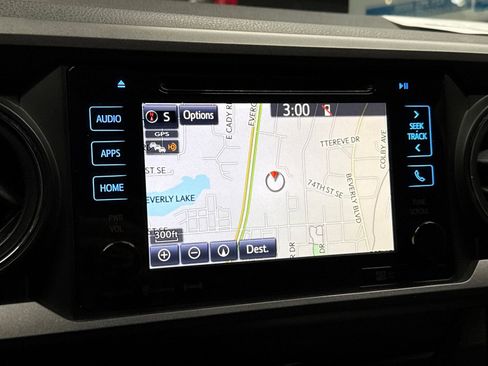 Used 2017 Toyota Tacoma TRD Off-Road w/ Tow Package (A/T) image 19