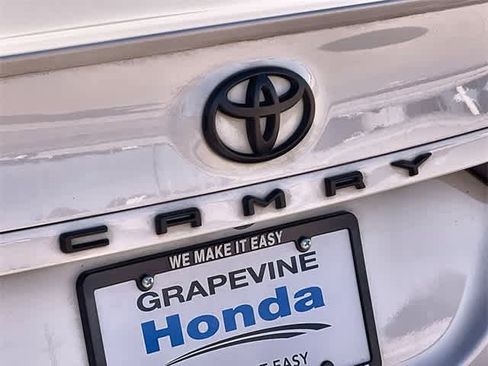 Used 2022 Toyota Camry SE image 8