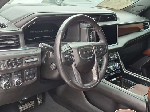 Used 2023 GMC Yukon XL Denali Ultimate AWD/4WD image 2