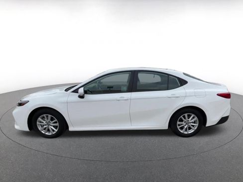 Used 2025 Toyota Camry LE image 9