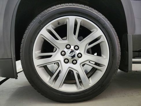 Used 2018 Cadillac Escalade Luxury AWD/4WD image 40