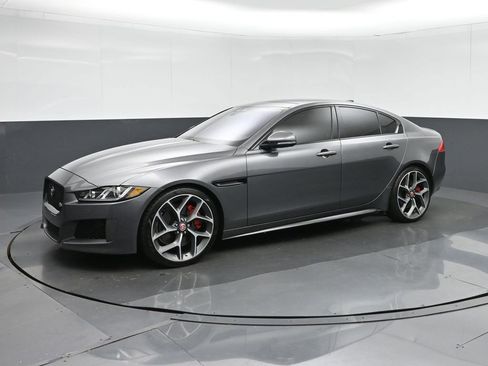 Used 2019 Jaguar XE S image 3