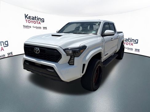 Used 2024 Toyota Tacoma TRD Sport AWD/4WD image 3