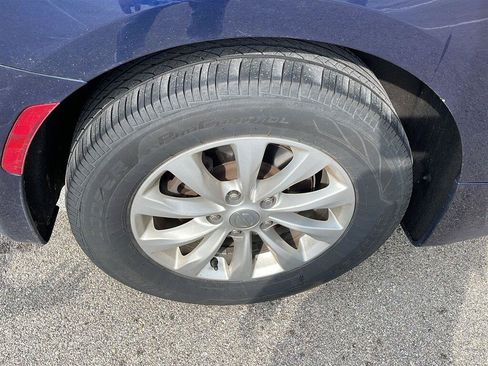 Used 2019 Chrysler Pacifica Touring Plus w/ Advanced Safetytec Group FWD image 16