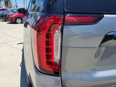 Used 2023 GMC Yukon Denali Ultimate AWD/4WD image 10