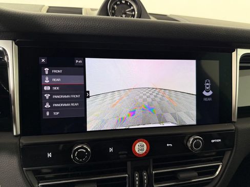 Certified 2024 Porsche Macan AWD/4WD image 36