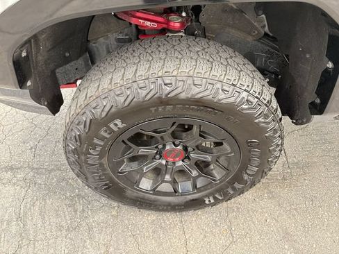 Used 2025 Toyota Tacoma TRD Pro AWD/4WD image 10