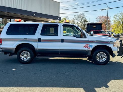 Used 2005 Ford Excursion XLT AWD/4WD image 3