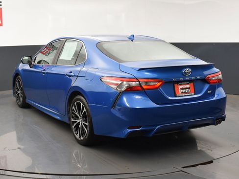 Used 2019 Toyota Camry SE image 3