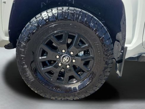 Certified 2024 Toyota Tacoma SR5 AWD/4WD image 10