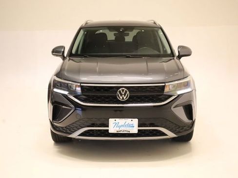 Used 2024 Volkswagen Taos SE FWD image 3