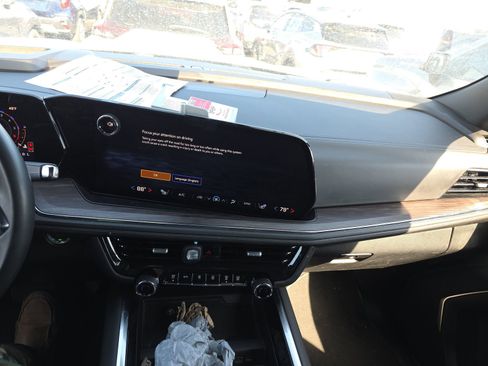 Used 2025 Chevrolet Tahoe Z71 AWD/4WD image 11