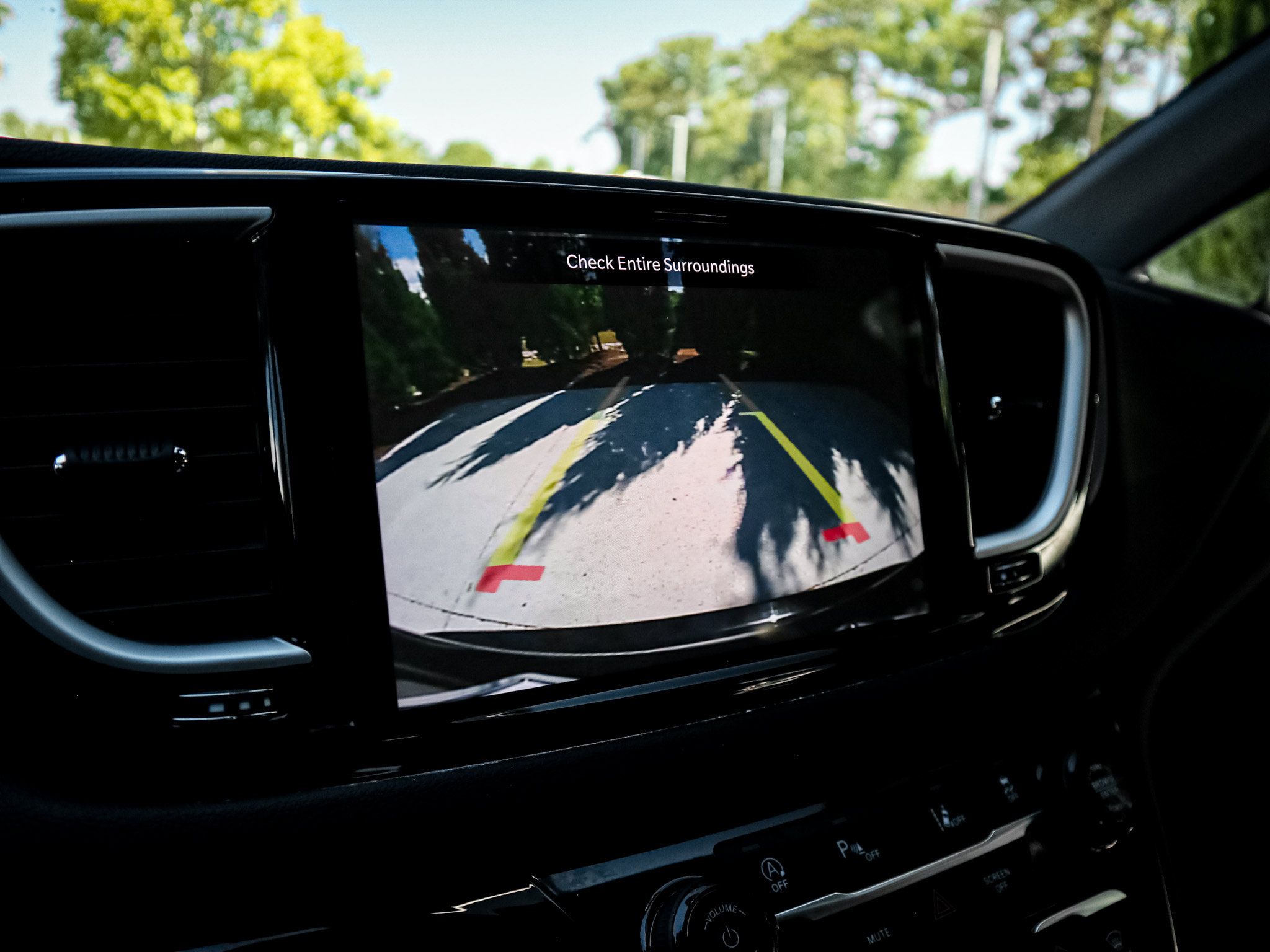 Used 2025 Chrysler Pacifica Select FWD image 24