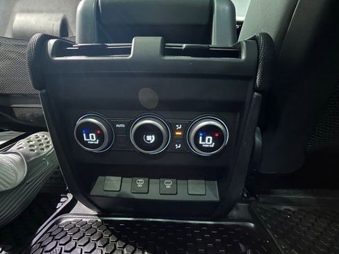 Used 2024 Land Rover Defender 90 V8 AWD/4WD image 25
