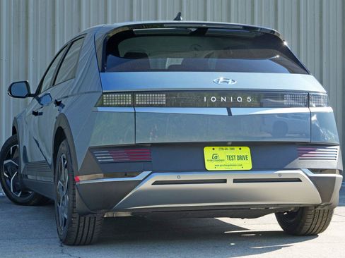 Used 2023 Hyundai Ioniq 5 SEL RWD image 5