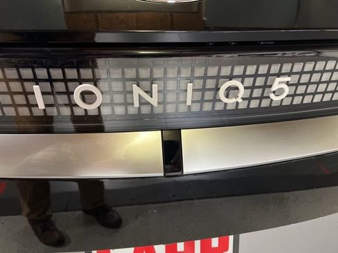 Used 2024 Hyundai Ioniq 5 Limited image 11