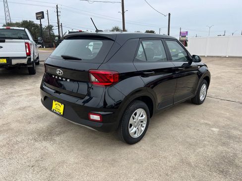 New 2026 Hyundai Venue SE FWD image 3