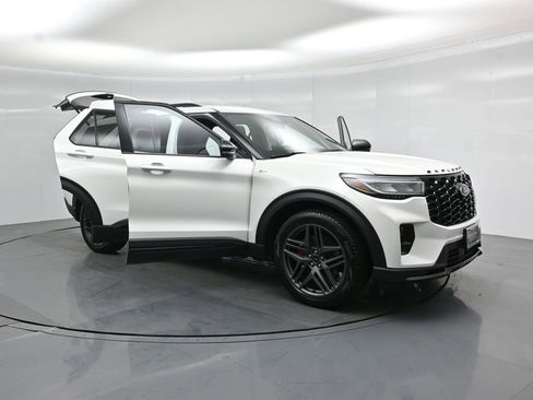 Certified 2025 Ford Explorer ST-Line w/ Premium Package image 36