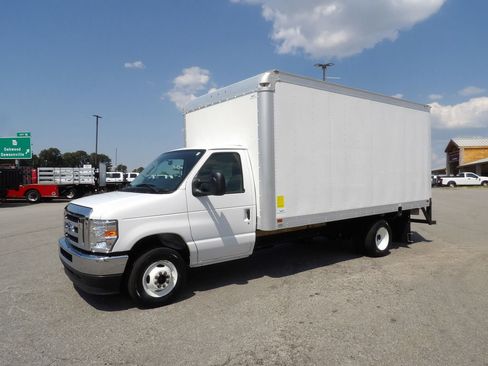 Used 2024 Ford E-450 and Econoline 450 Super Duty w/ Power Windows & Locks Group image 3